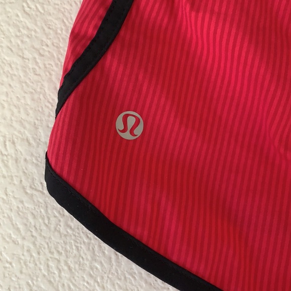 EUC lululemon low rise lined running shorts size 4 - Picture 3 of 6